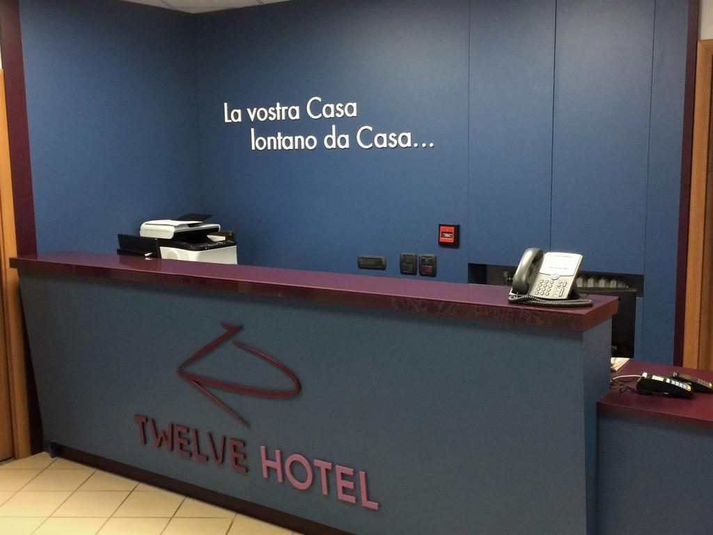 Twelve Hotel Монкалиери Екстериор снимка