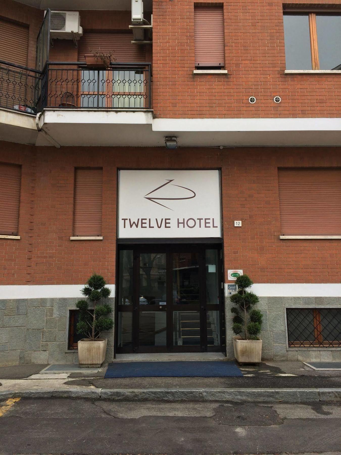 Twelve Hotel Монкалиери Екстериор снимка