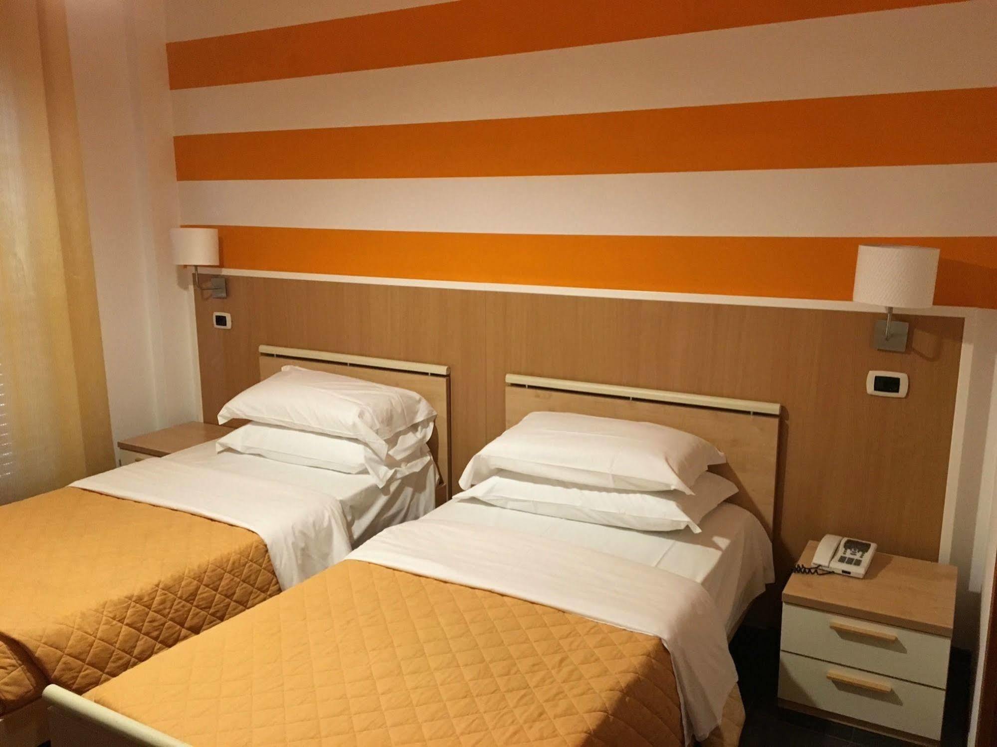 Twelve Hotel Монкалиери Стая снимка