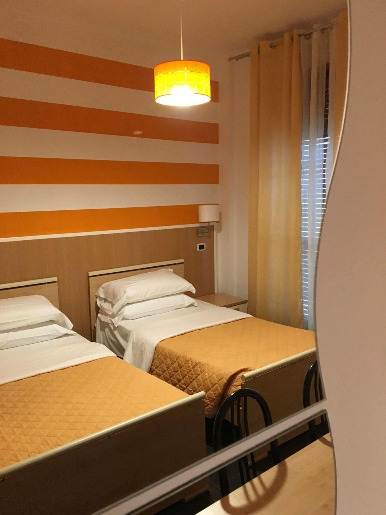 Twelve Hotel Монкалиери Стая снимка