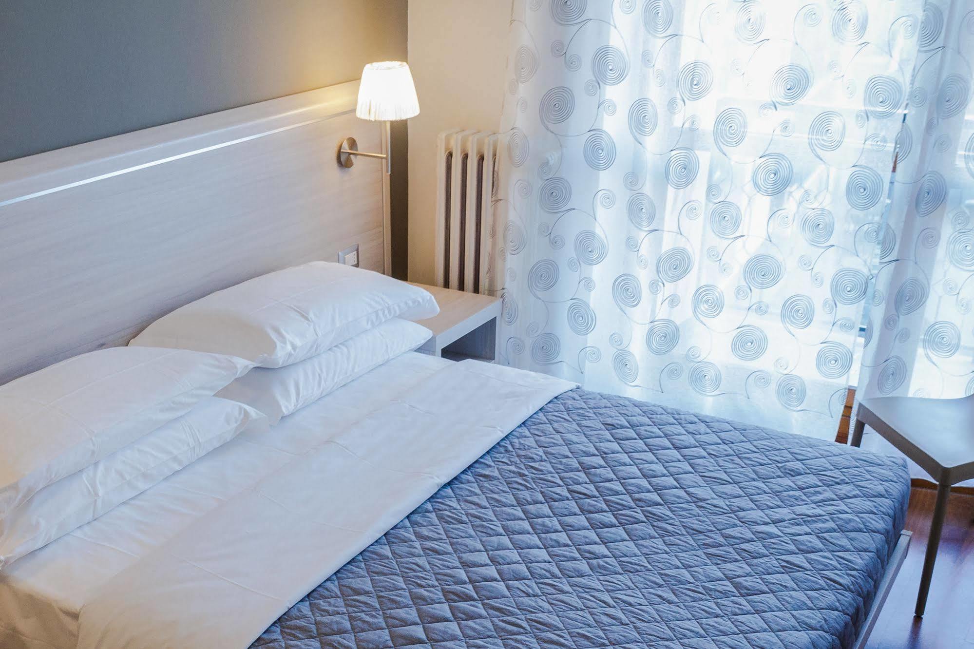 Twelve Hotel Монкалиери Стая снимка