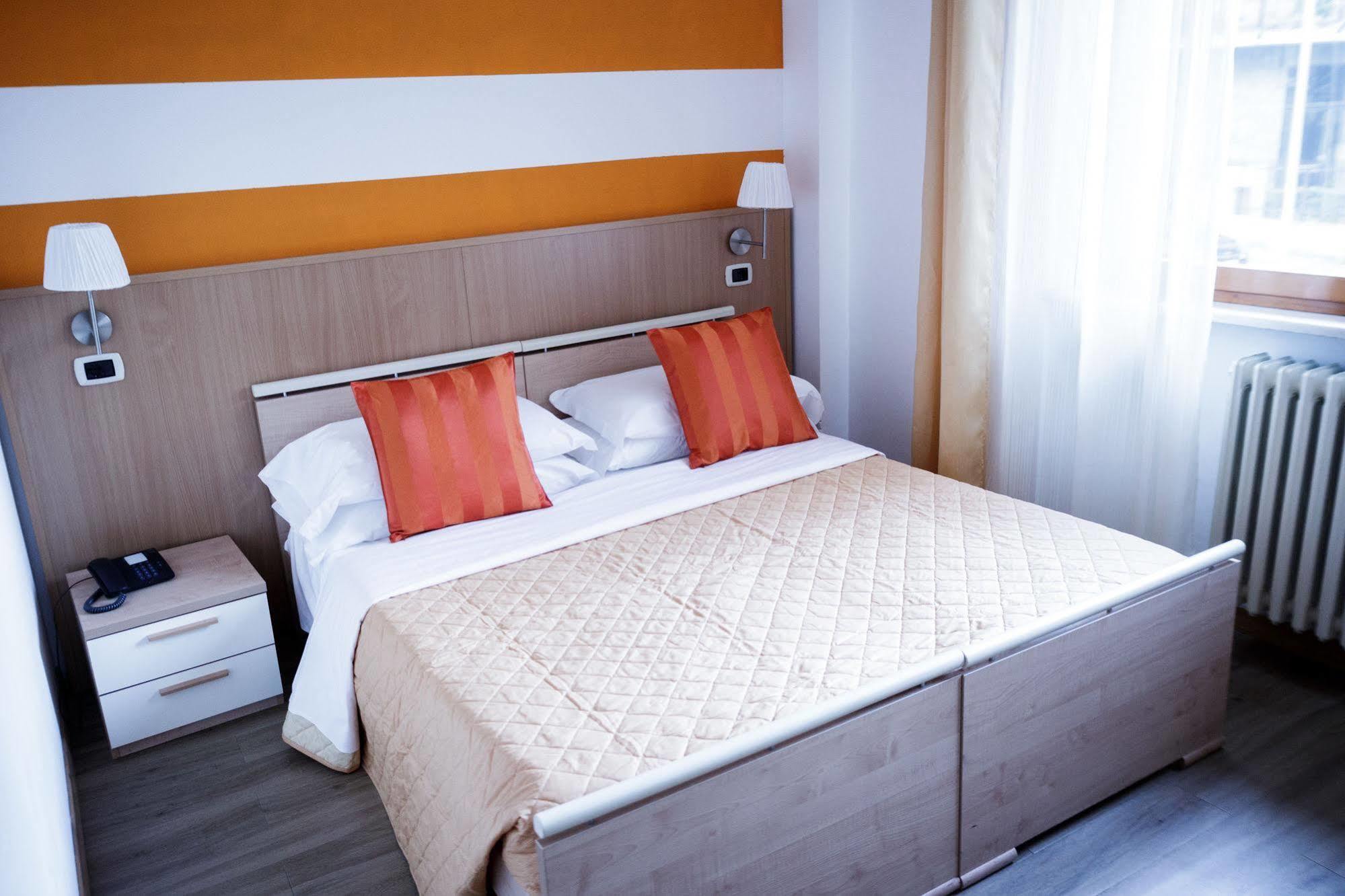 Twelve Hotel Монкалиери Стая снимка