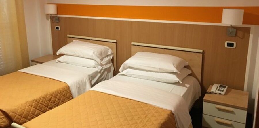 Twelve Hotel Монкалиери Екстериор снимка