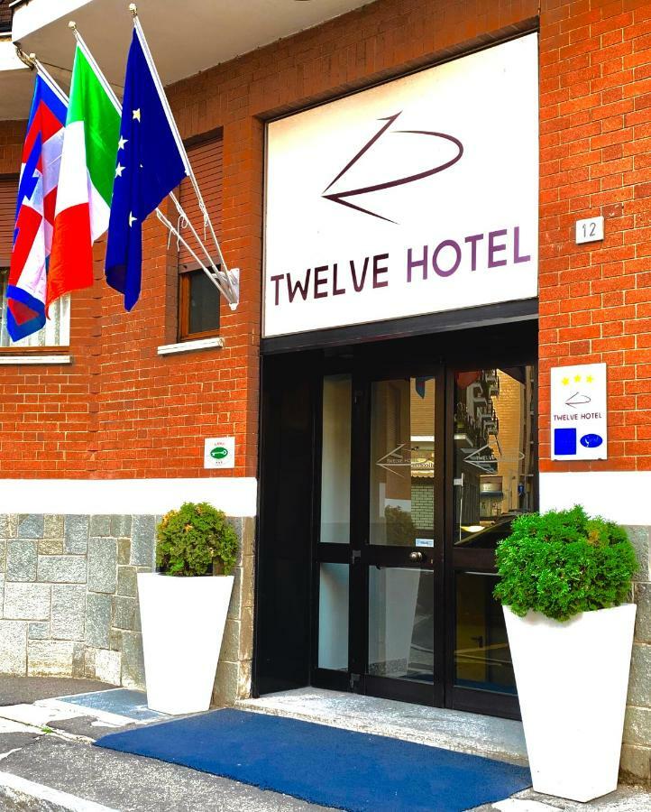 Twelve Hotel Монкалиери Екстериор снимка